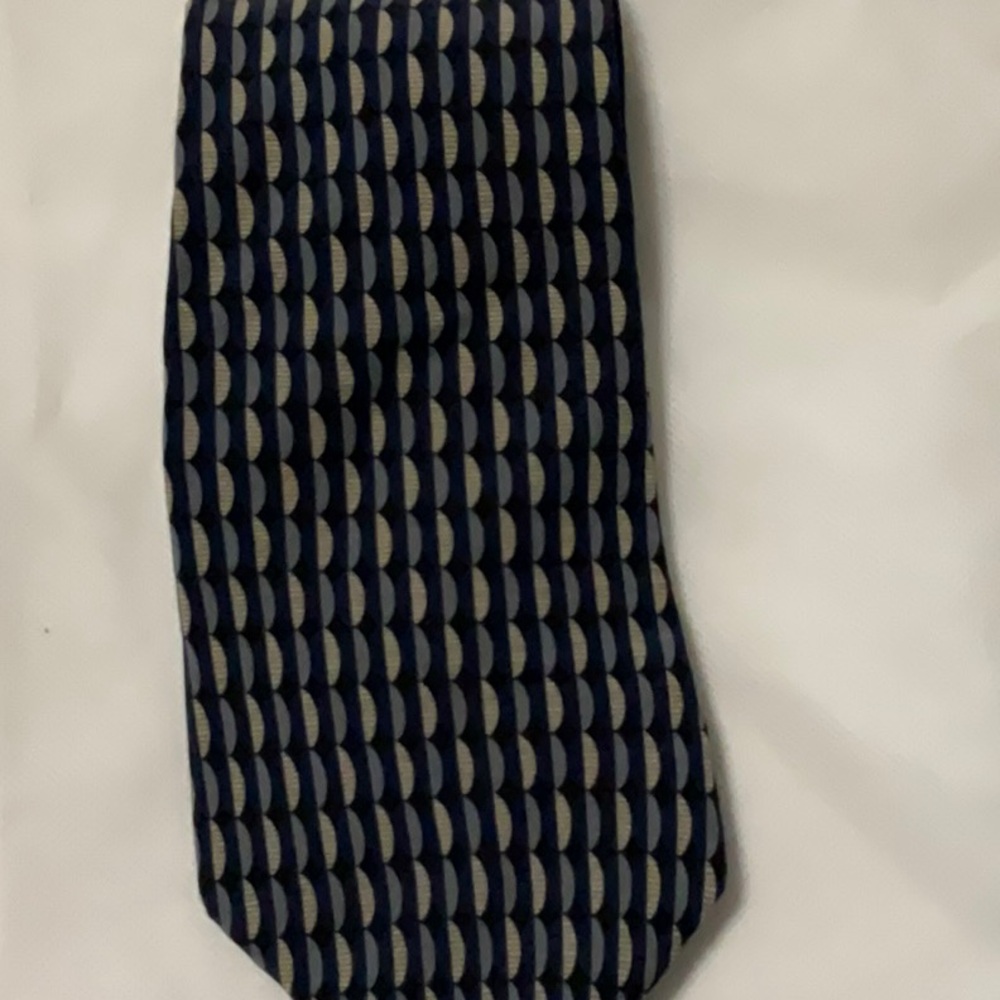 Kenneth Cole Navy and Silver Patterned Tie